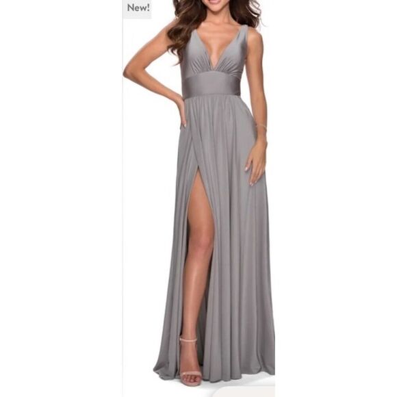 La Femme 28547 Plunging Neckline A Line Gown in Silver NWT Size 14 - Picture 1 of 5